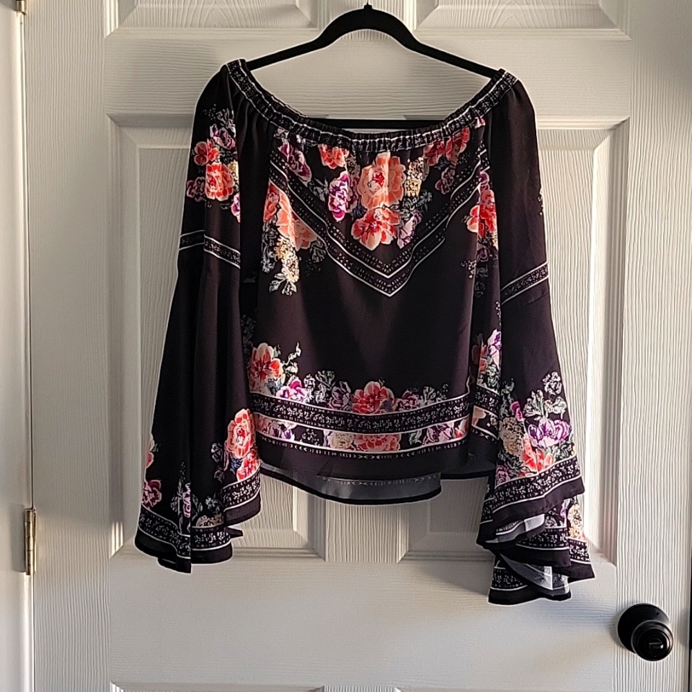 Bell sleeve blouse